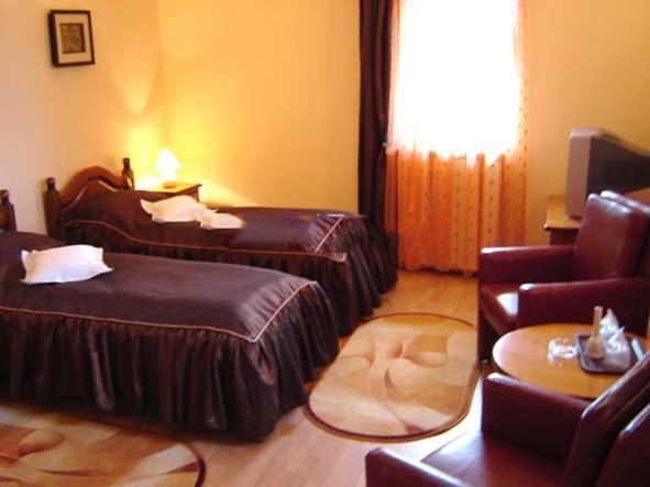Hotel Cosmos Campulung Moldovenesc Room photo