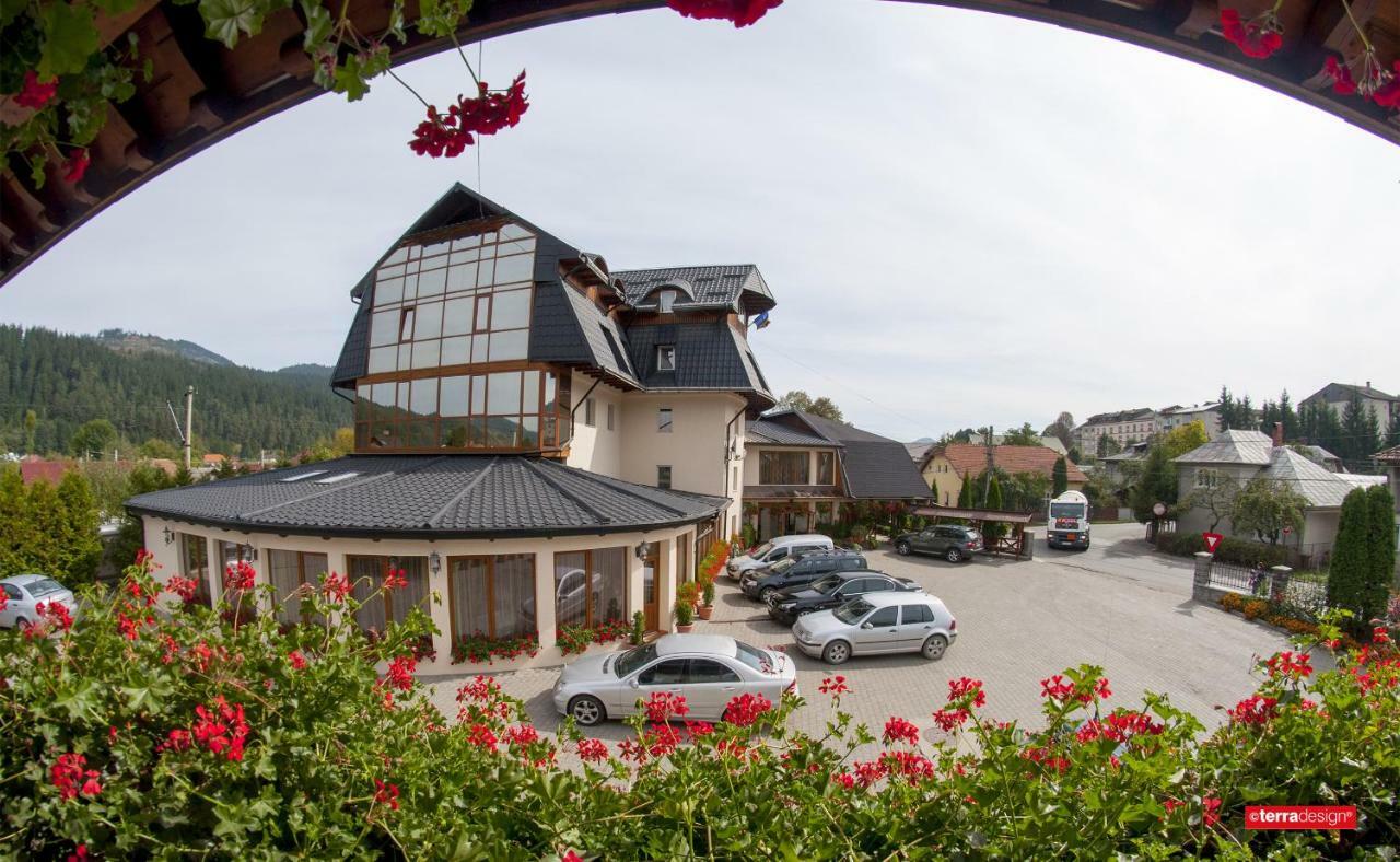 Hotel Cosmos Campulung Moldovenesc Exterior photo