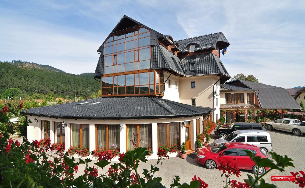 Hotel Cosmos Campulung Moldovenesc Exterior photo