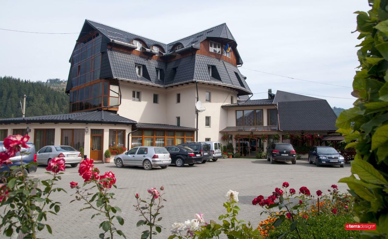 Hotel Cosmos Campulung Moldovenesc Exterior photo
